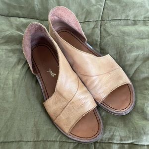 Free People size 37 leather sandals